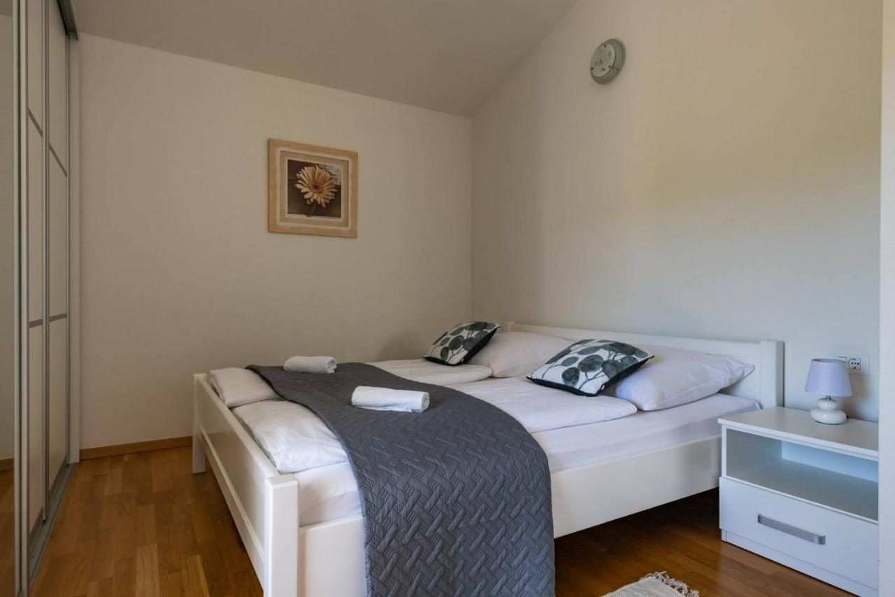 Villa Ellen Sophie Vrznaveri Bagian luar foto
