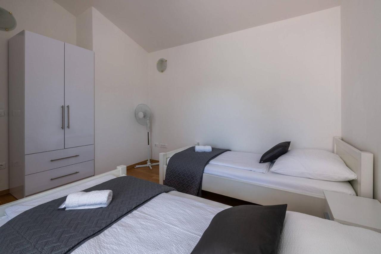 Villa Ellen Sophie Vrznaveri Bagian luar foto
